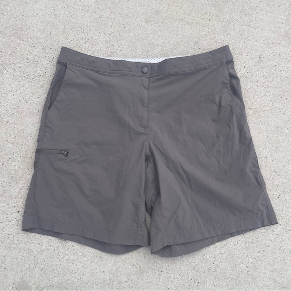 L.L. Bean Pants - Vintage L.L. Bean Women’s 16 Hiking Outdoor Bermuda Gray Shorts Active‎